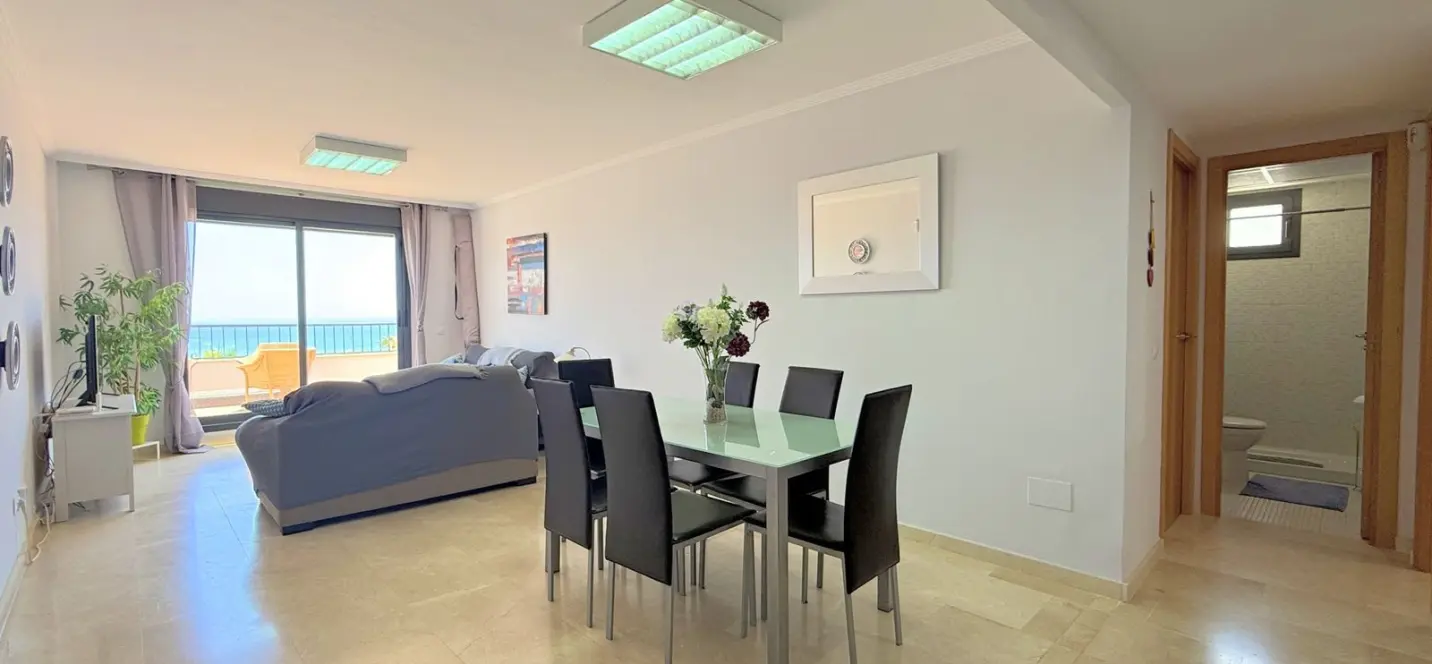 Sale of middle floor apartment in Doña Julia 4