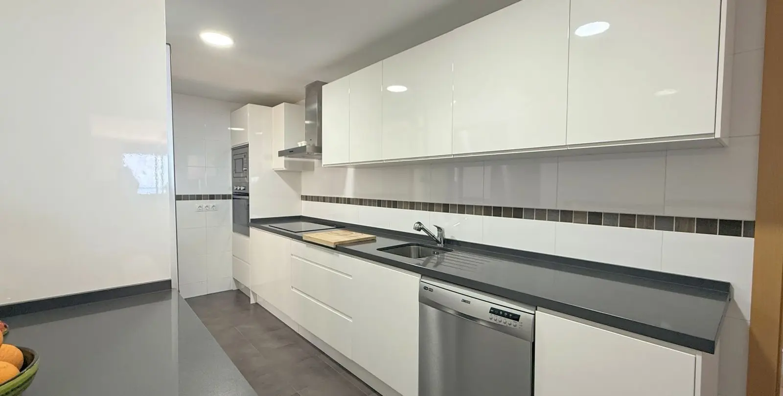 Venta de apartamento en planta media en Doña Julia 11