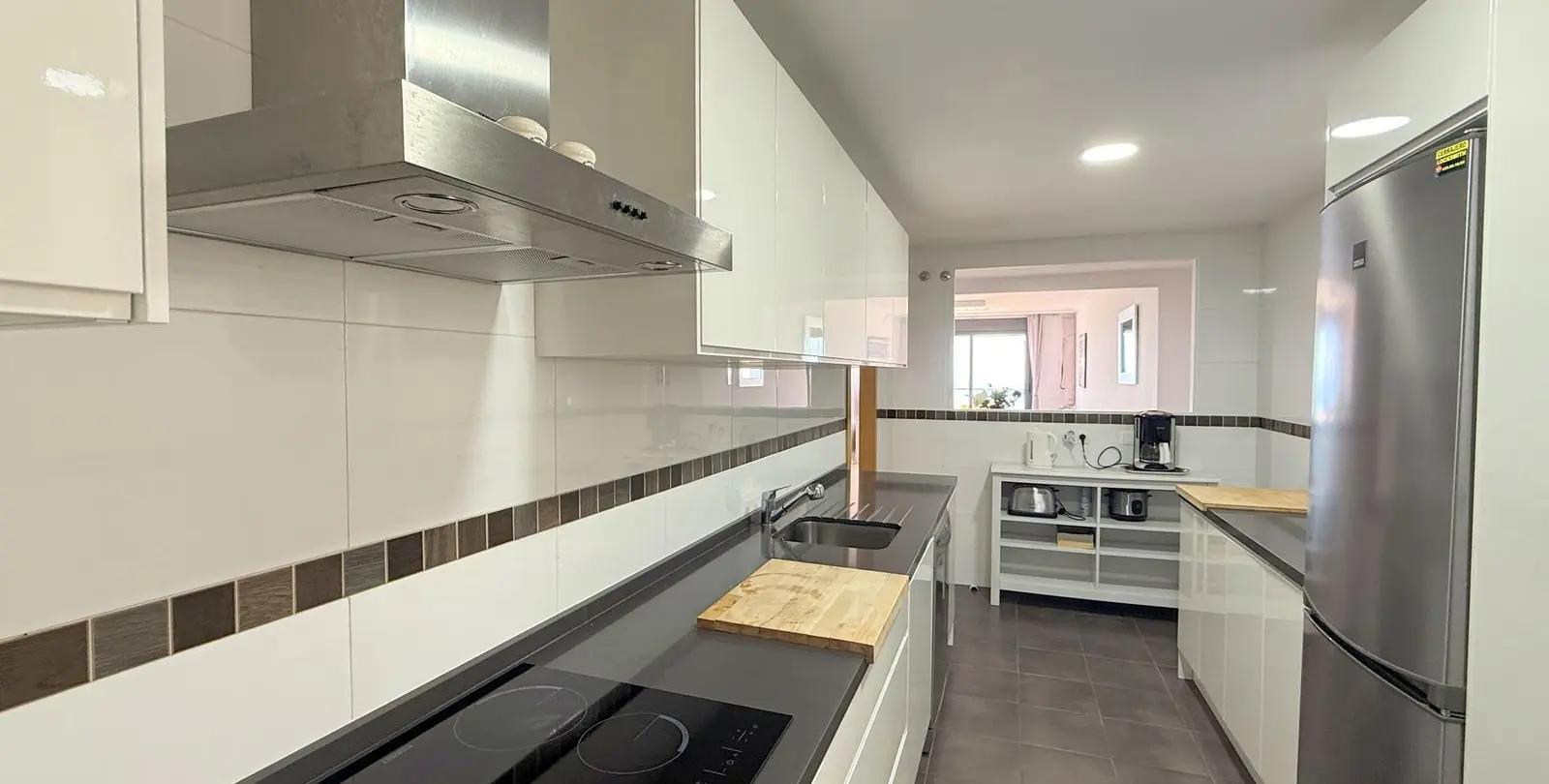 Venta de apartamento en planta media en Doña Julia 12