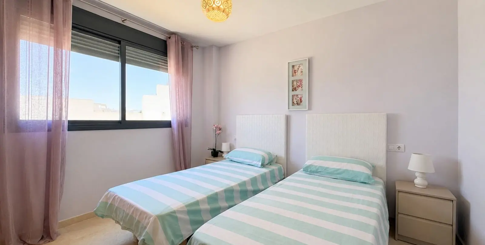 Venta de apartamento en planta media en Doña Julia 21