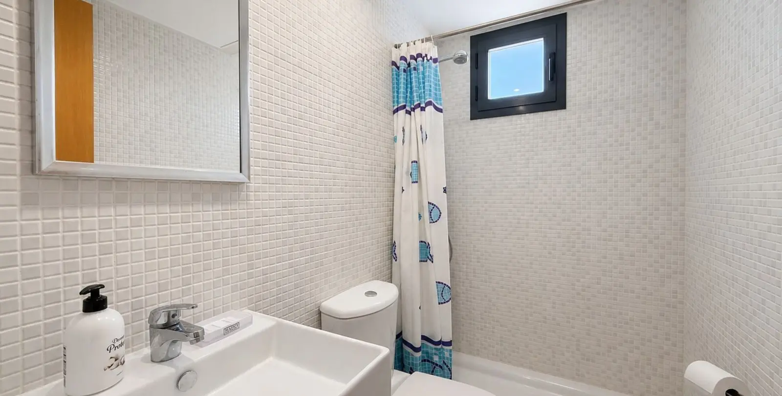 Venta de apartamento en planta media en Doña Julia 24