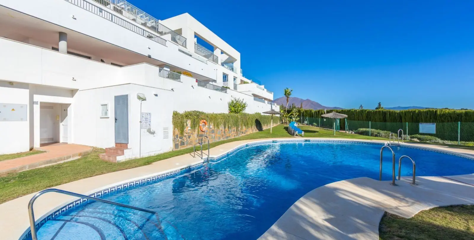 Venta de apartamento en planta media en Doña Julia 29