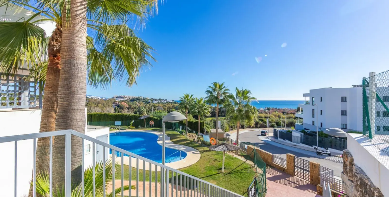 Venta de apartamento en planta media en Doña Julia 31