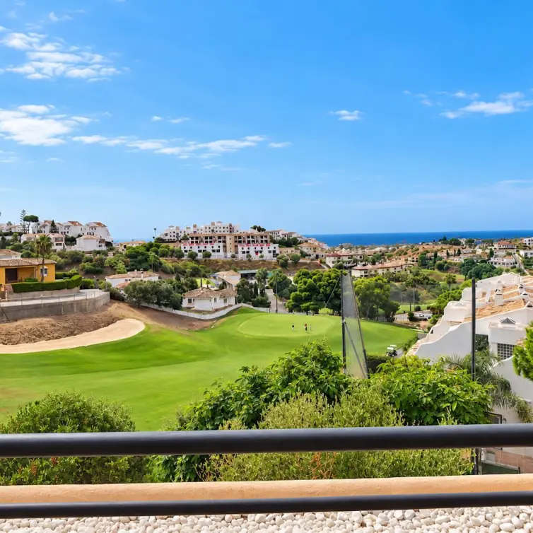 Продажа апартаментов на среднем этаже в Miraflores