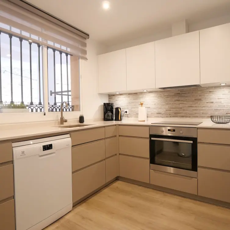 Продажа апартаментов на среднем этаже в Miraflores
