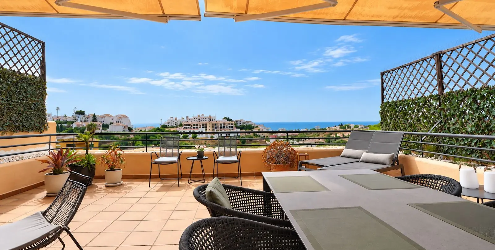 Sale of middle floor apartment in Miraflores 22