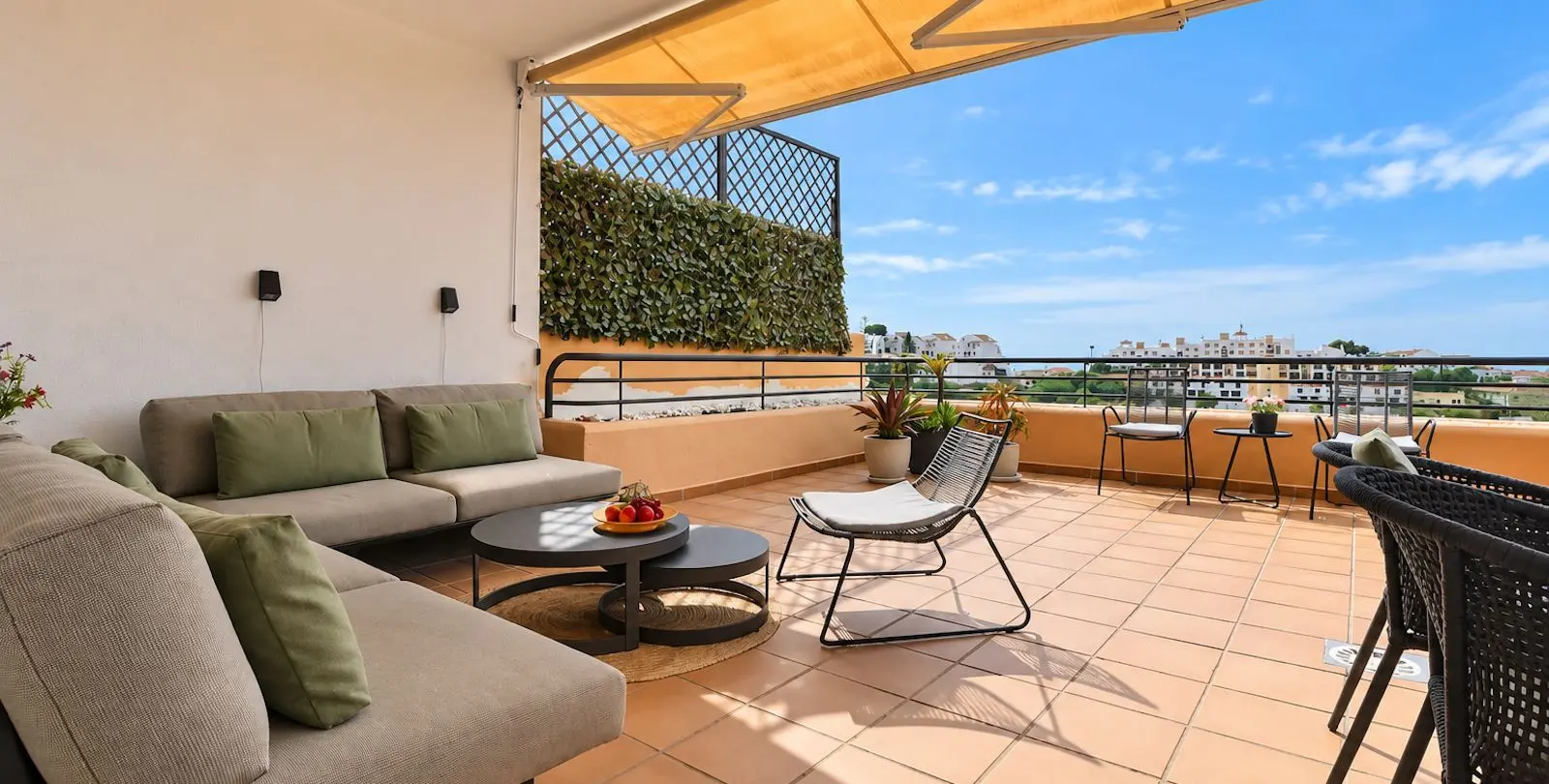 Sale of middle floor apartment in Miraflores 24