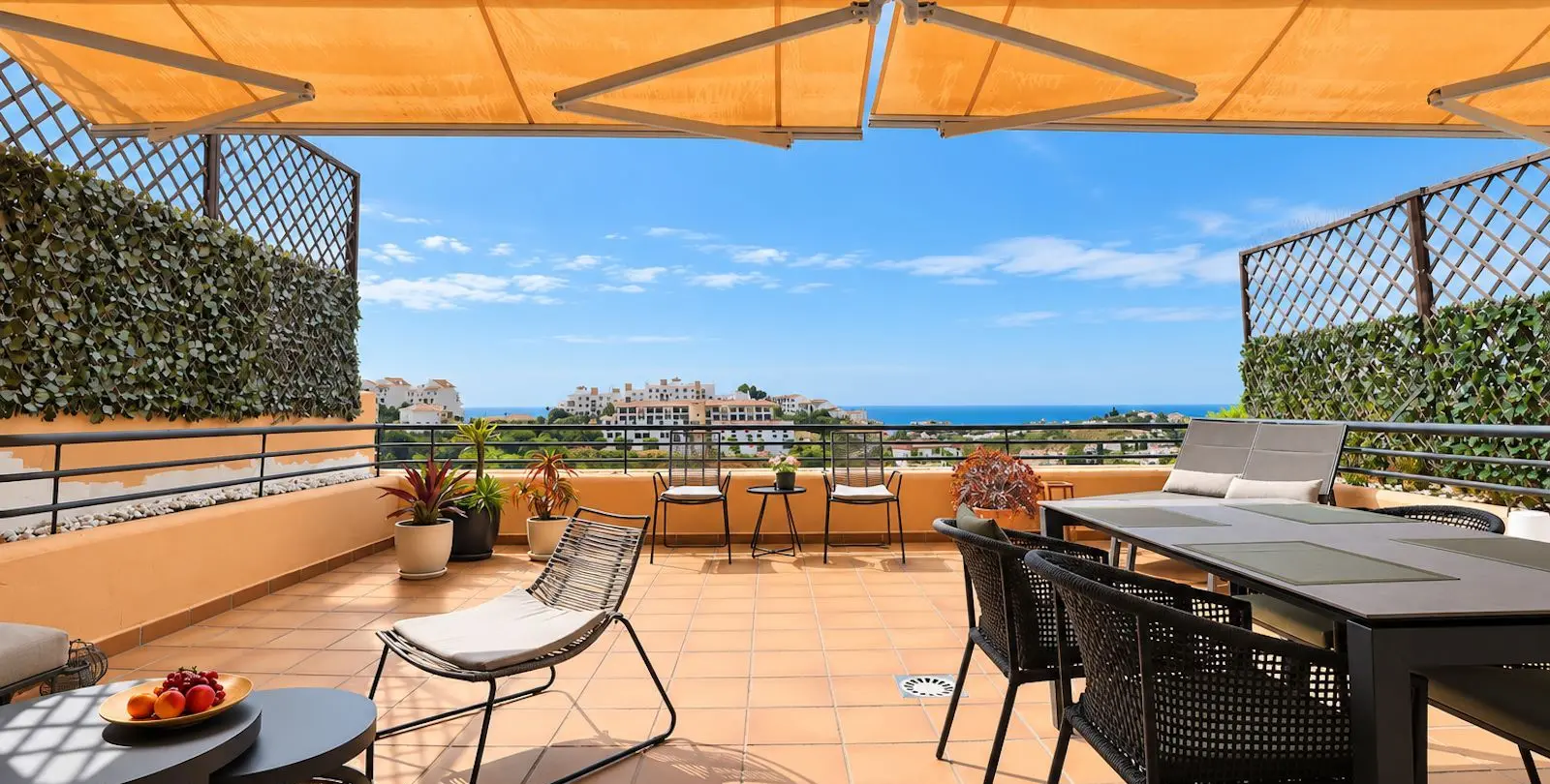 Sale of middle floor apartment in Miraflores 25