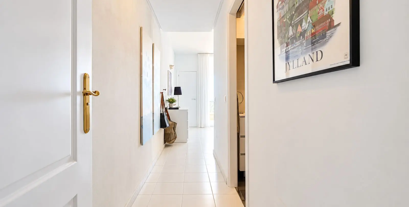 Sale of middle floor apartment in Miraflores 26