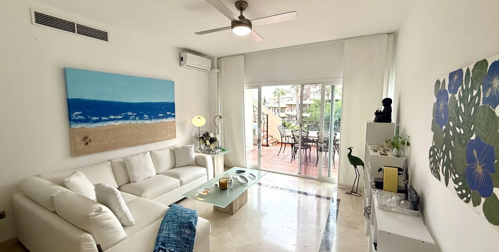 Sale of penthouse in Bel Air 4