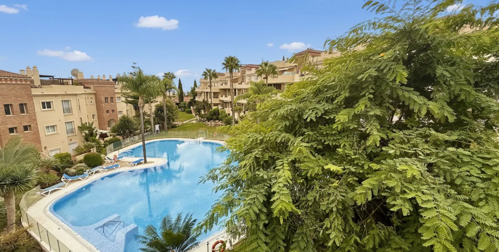 Sale of penthouse in Bel Air 10