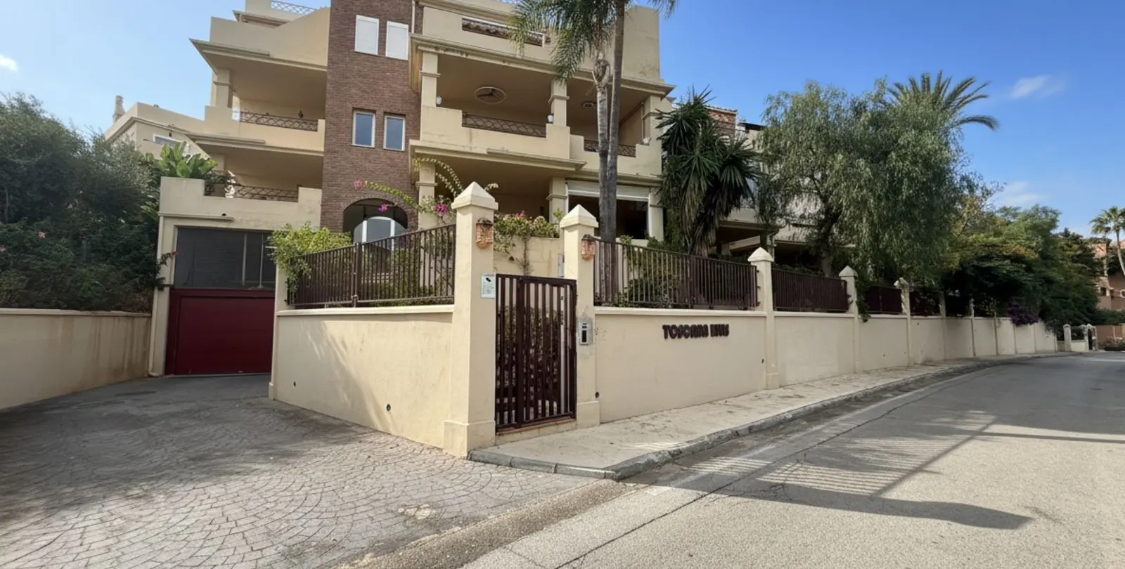 Sale of penthouse in Bel Air 25