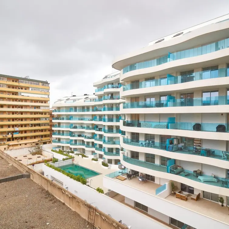 Sale of middle floor apartment in Fuengirola