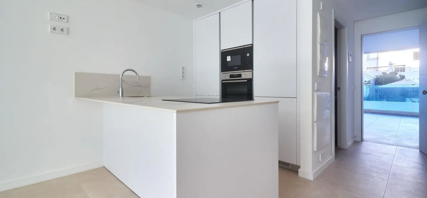 Sale of middle floor apartment in Fuengirola 2