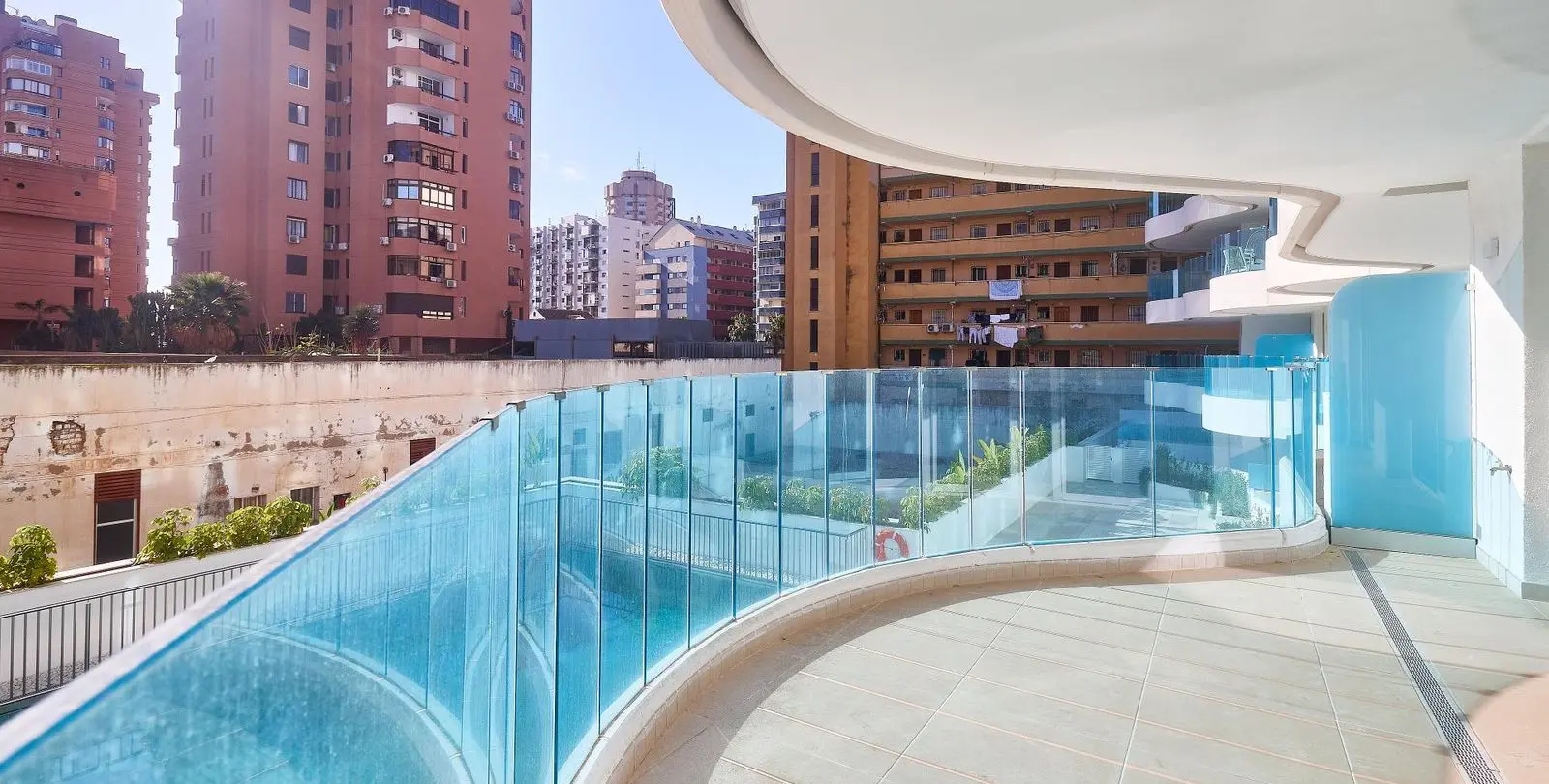 Sale of middle floor apartment in Fuengirola 4