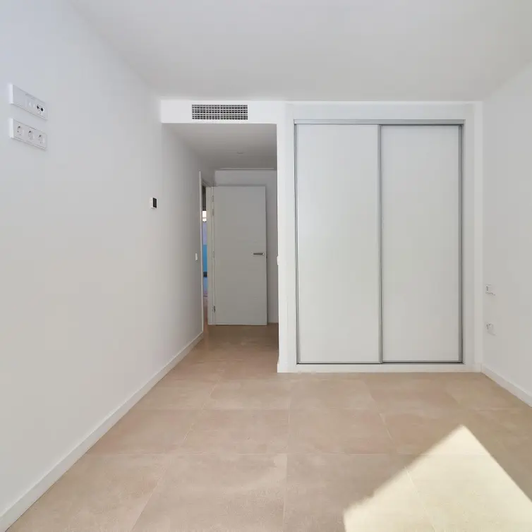 Sale of middle floor apartment in Fuengirola