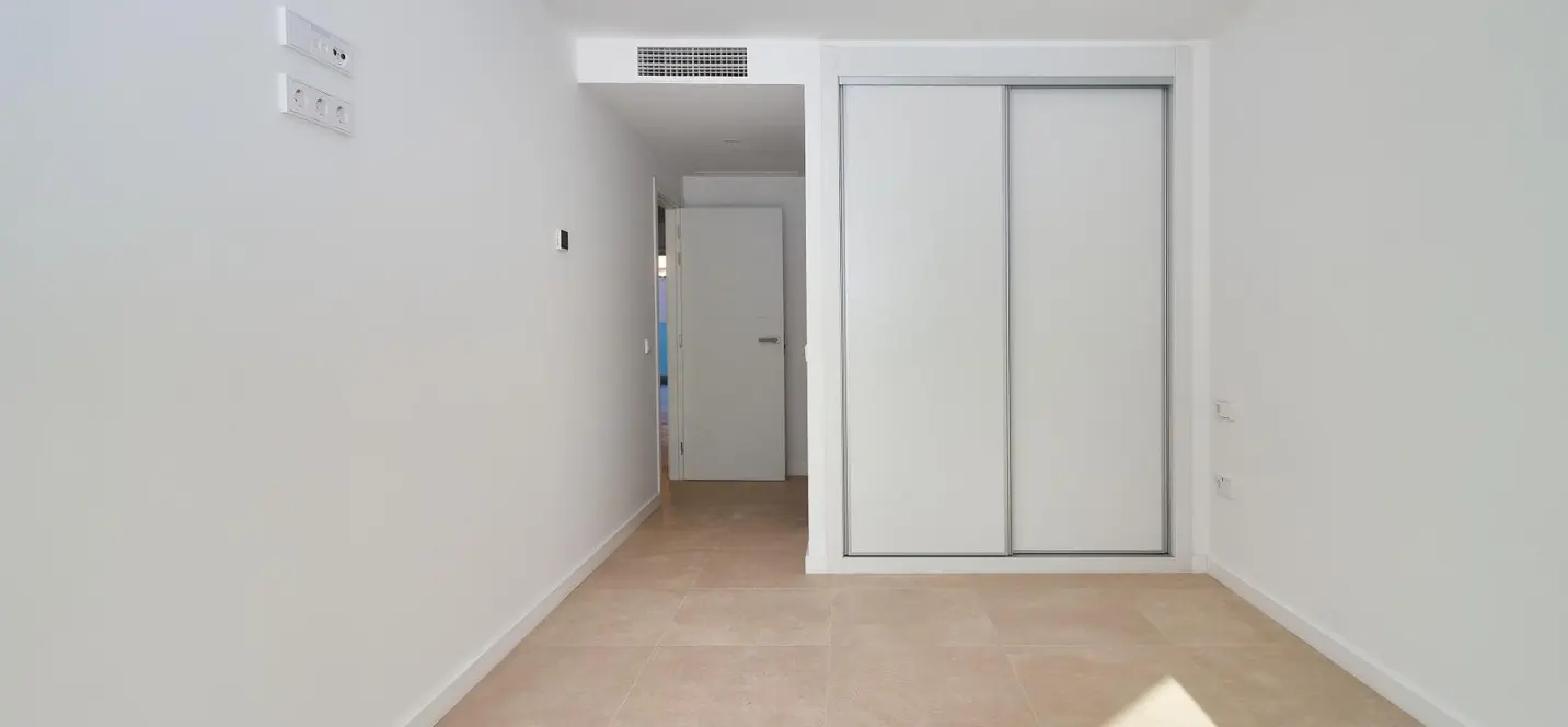 Sale of middle floor apartment in Fuengirola 4