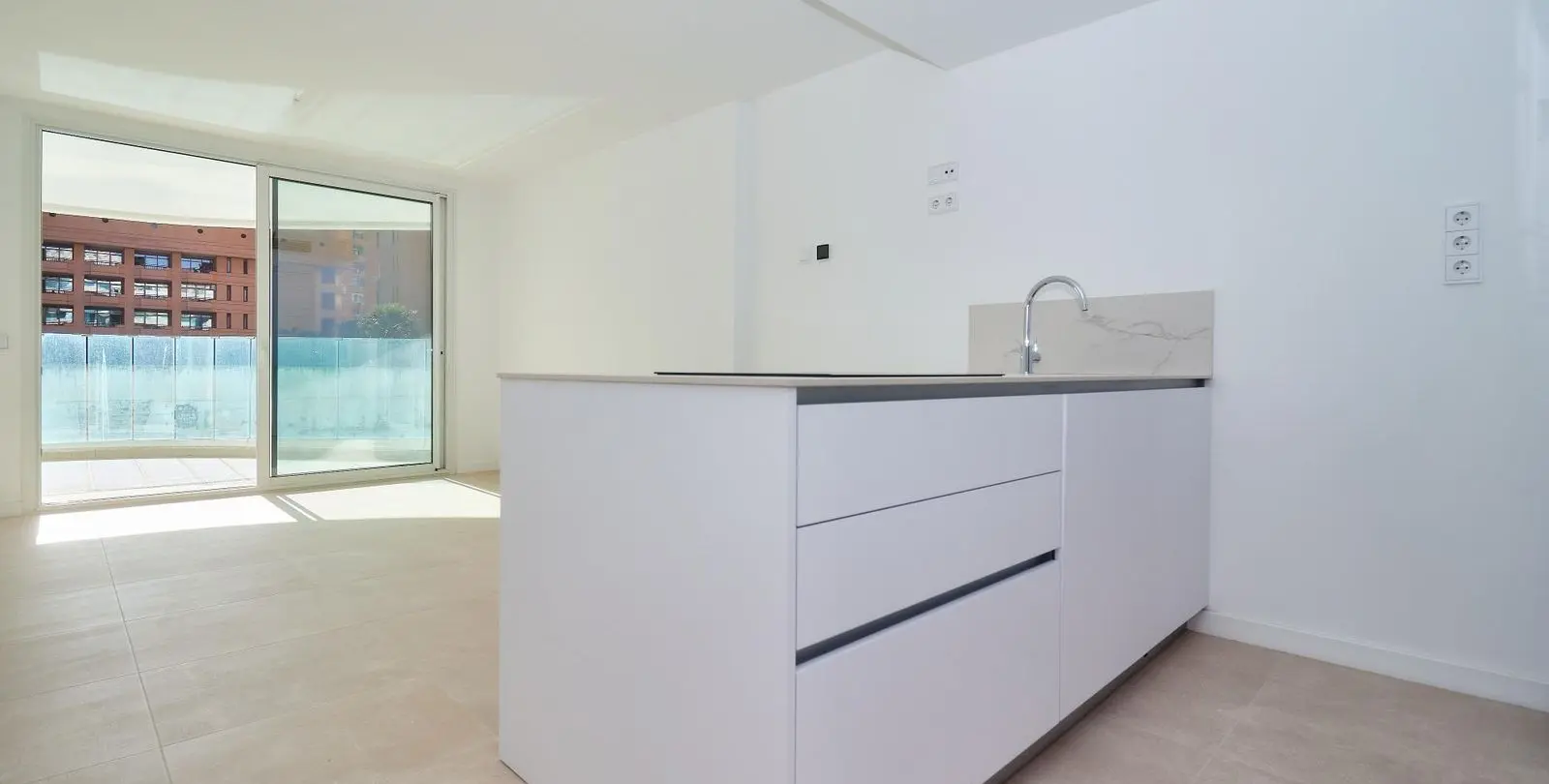 Sale of middle floor apartment in Fuengirola 14