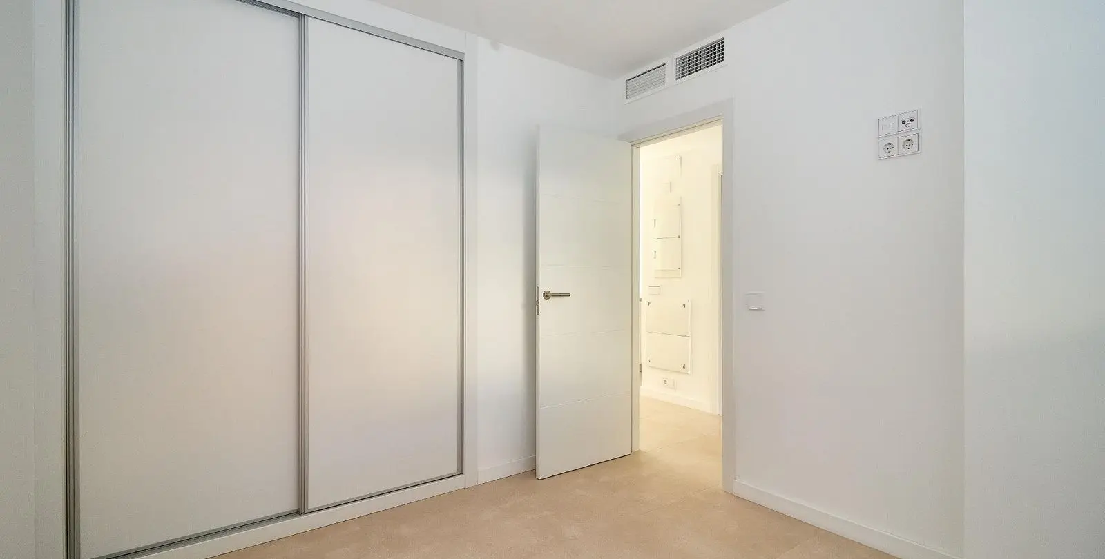 Sale of middle floor apartment in Fuengirola 16