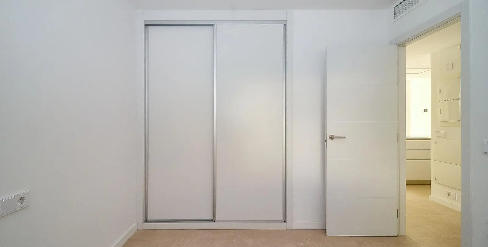 Sale of middle floor apartment in Fuengirola 17
