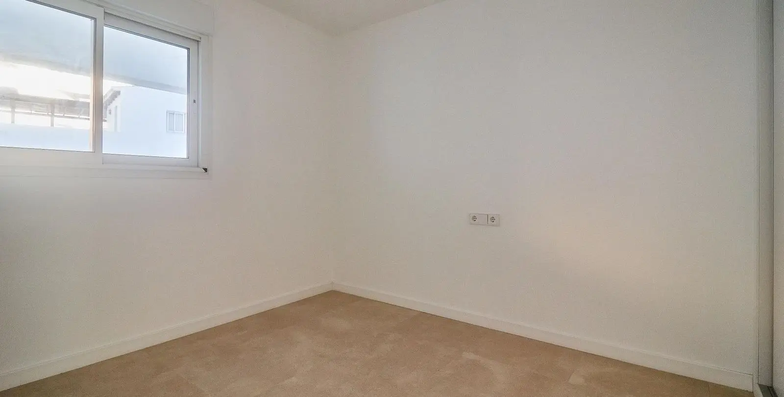 Sale of middle floor apartment in Fuengirola 19