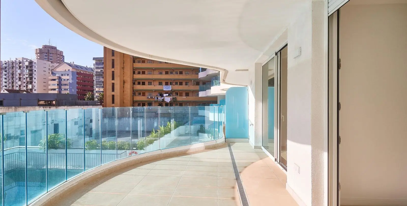 Sale of middle floor apartment in Fuengirola 21