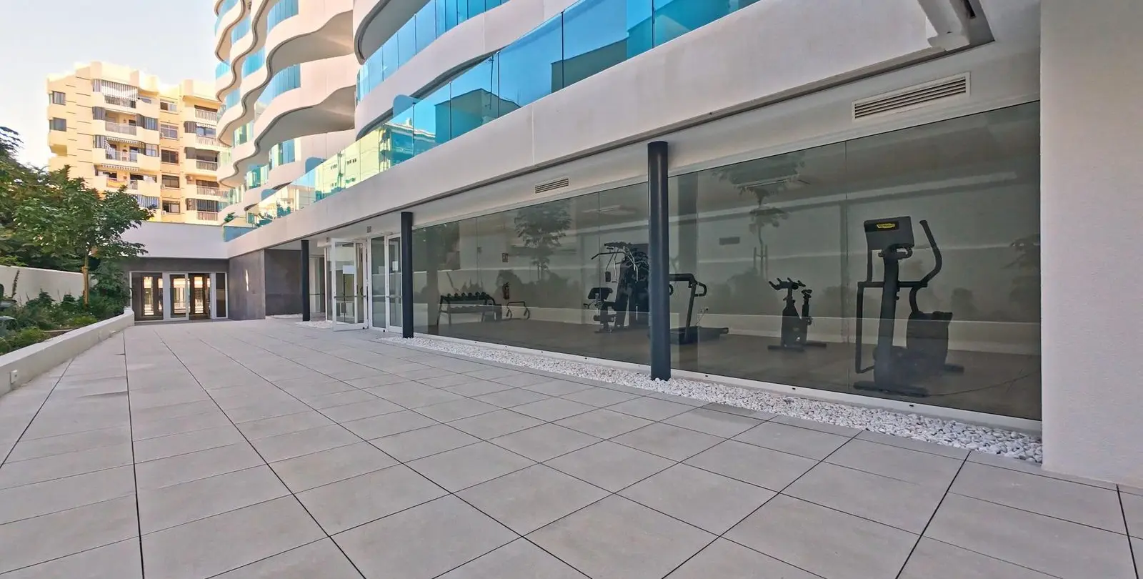 Sale of middle floor apartment in Fuengirola 35