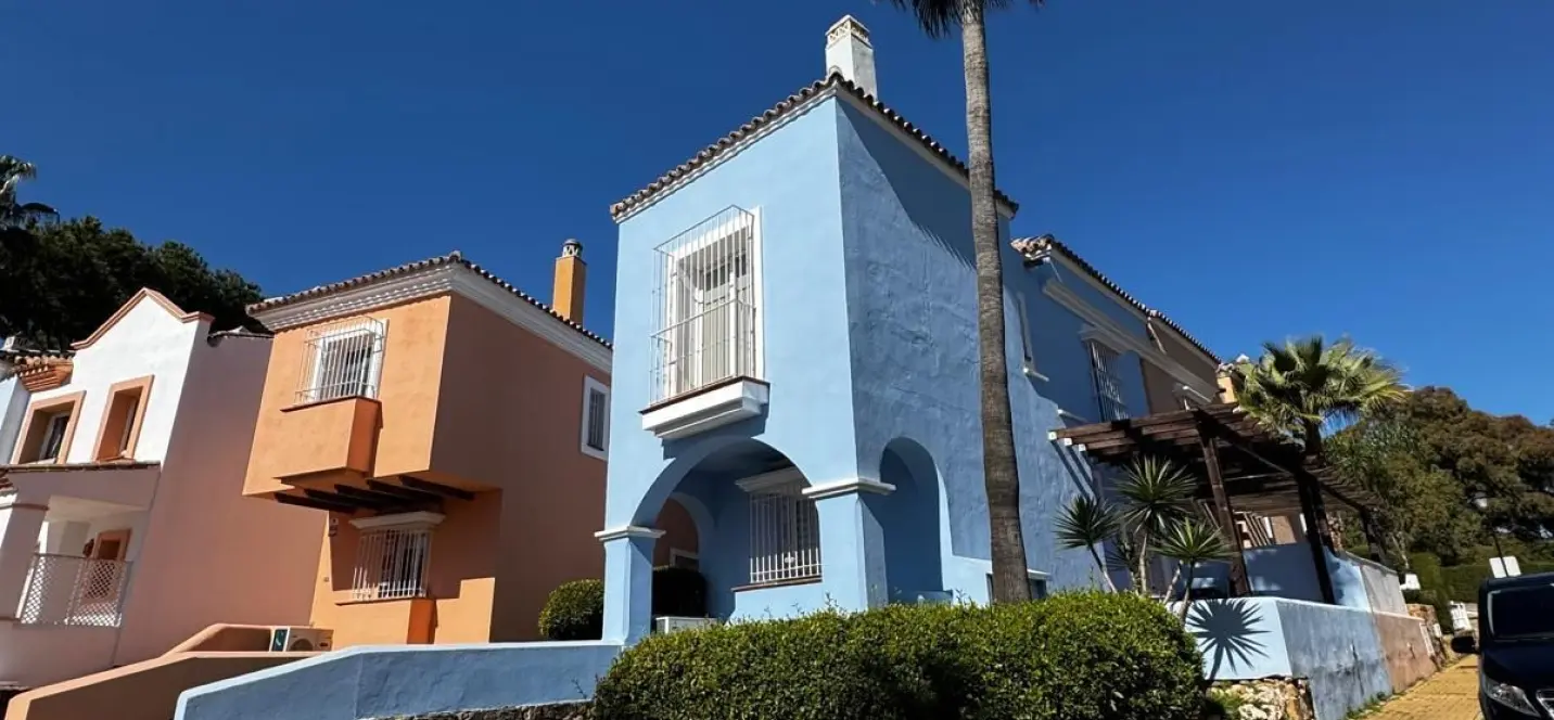 Продажа таунхауса в Nueva Andalucía 0