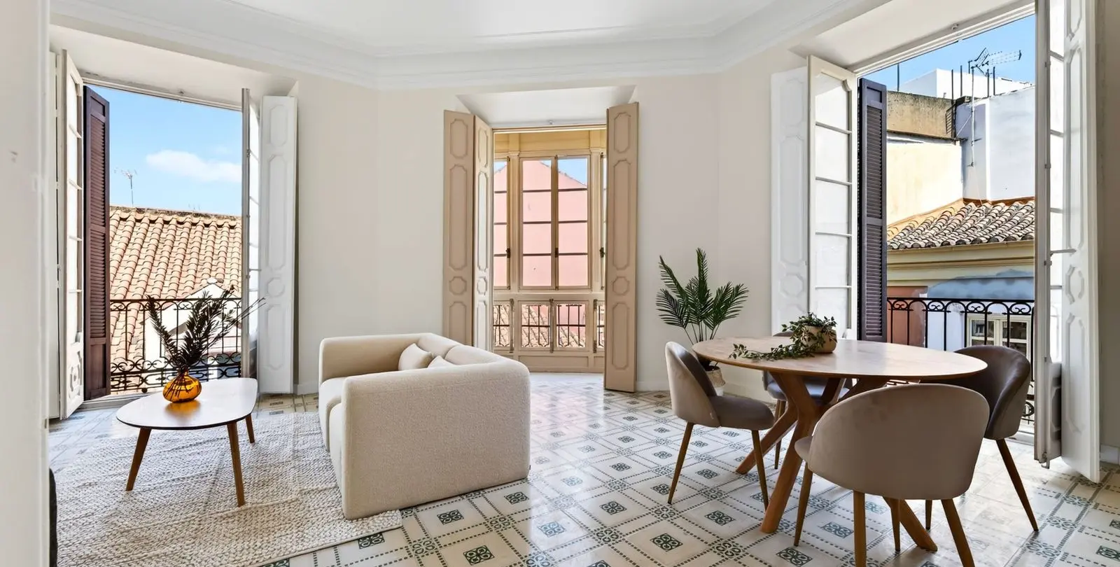 Sale of middle floor apartment in Centro Histórico 1