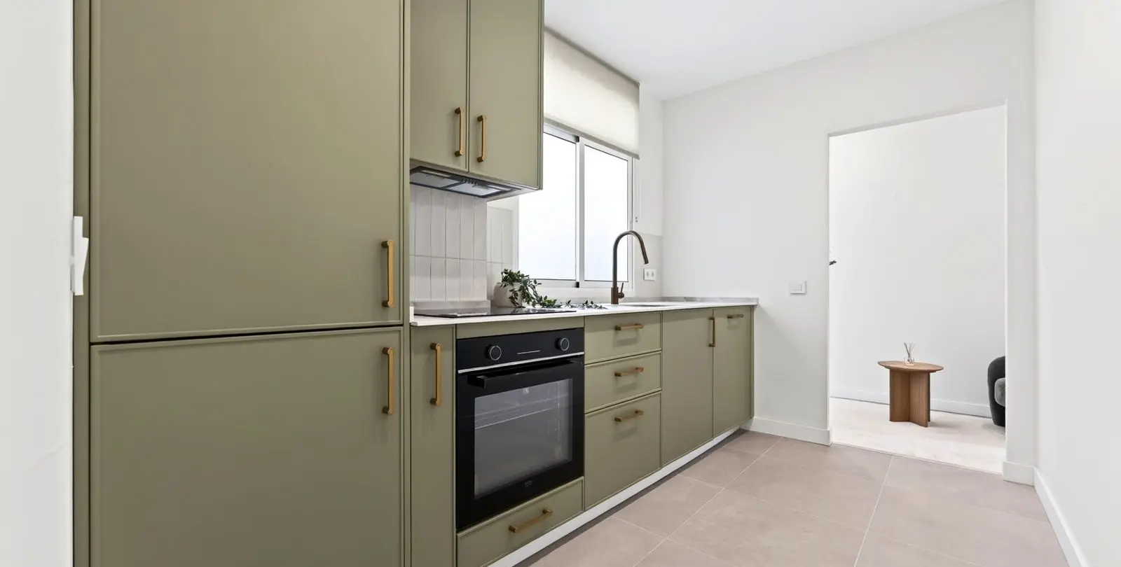 Sale of middle floor apartment in Centro Histórico 11