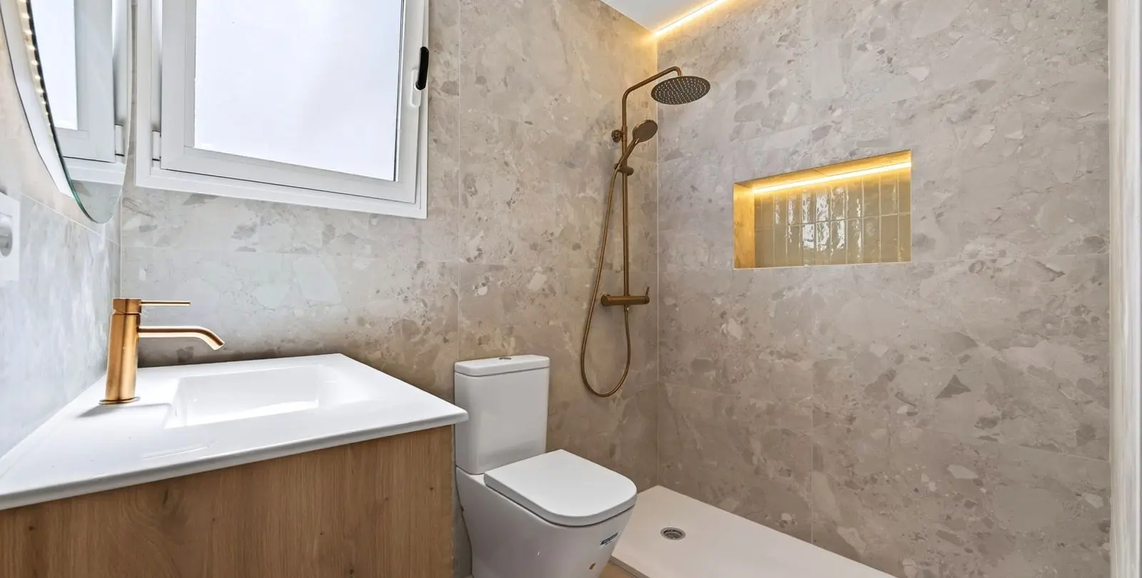 Sale of middle floor apartment in Centro Histórico 21