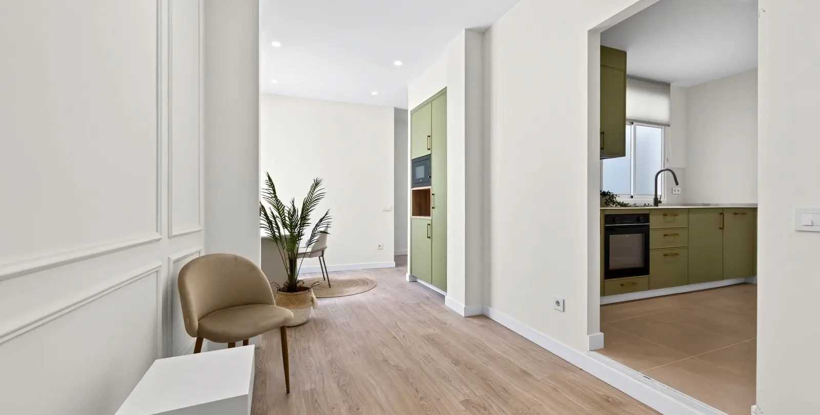 Sale of middle floor apartment in Centro Histórico 24