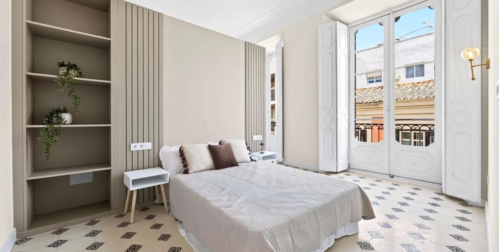 Sale of middle floor apartment in Centro Histórico 25