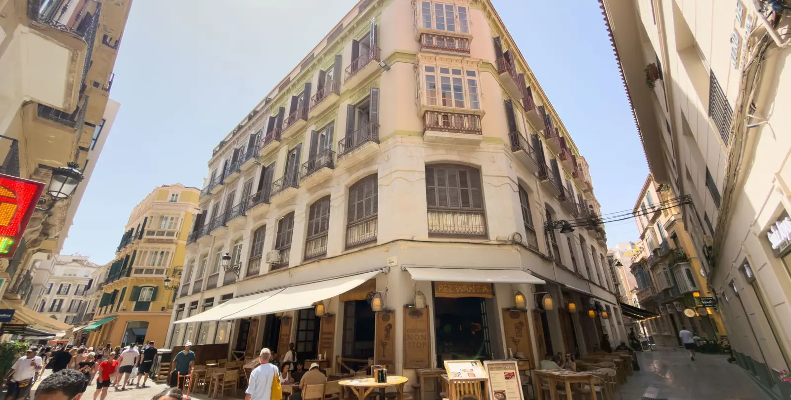 Sale of middle floor apartment in Centro Histórico 33