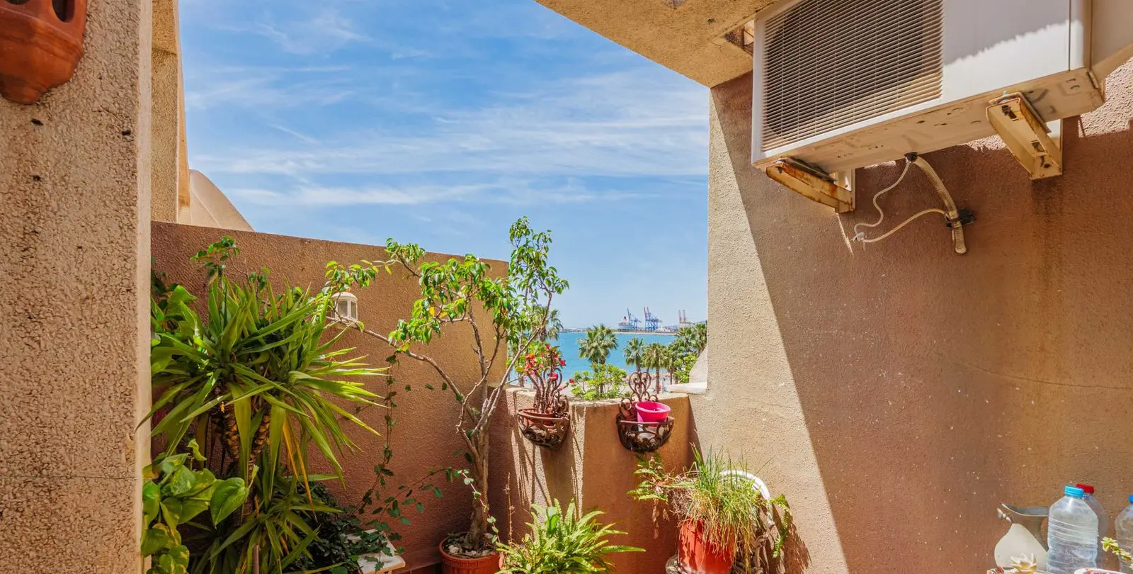 Sale of penthouse in Málaga Centro 26