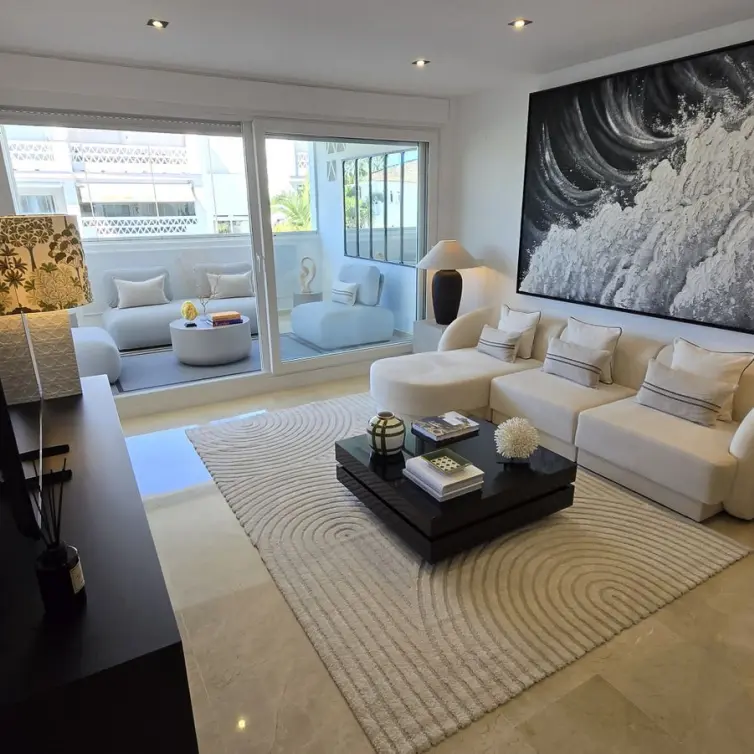 Sale of middle floor apartment in The Golden Mile
