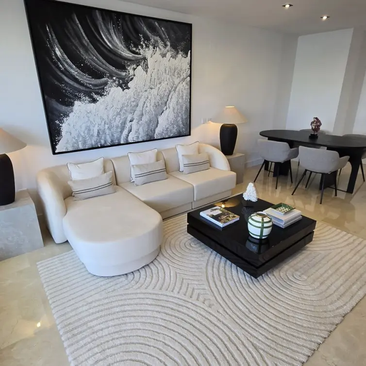 Sale of middle floor apartment in The Golden Mile