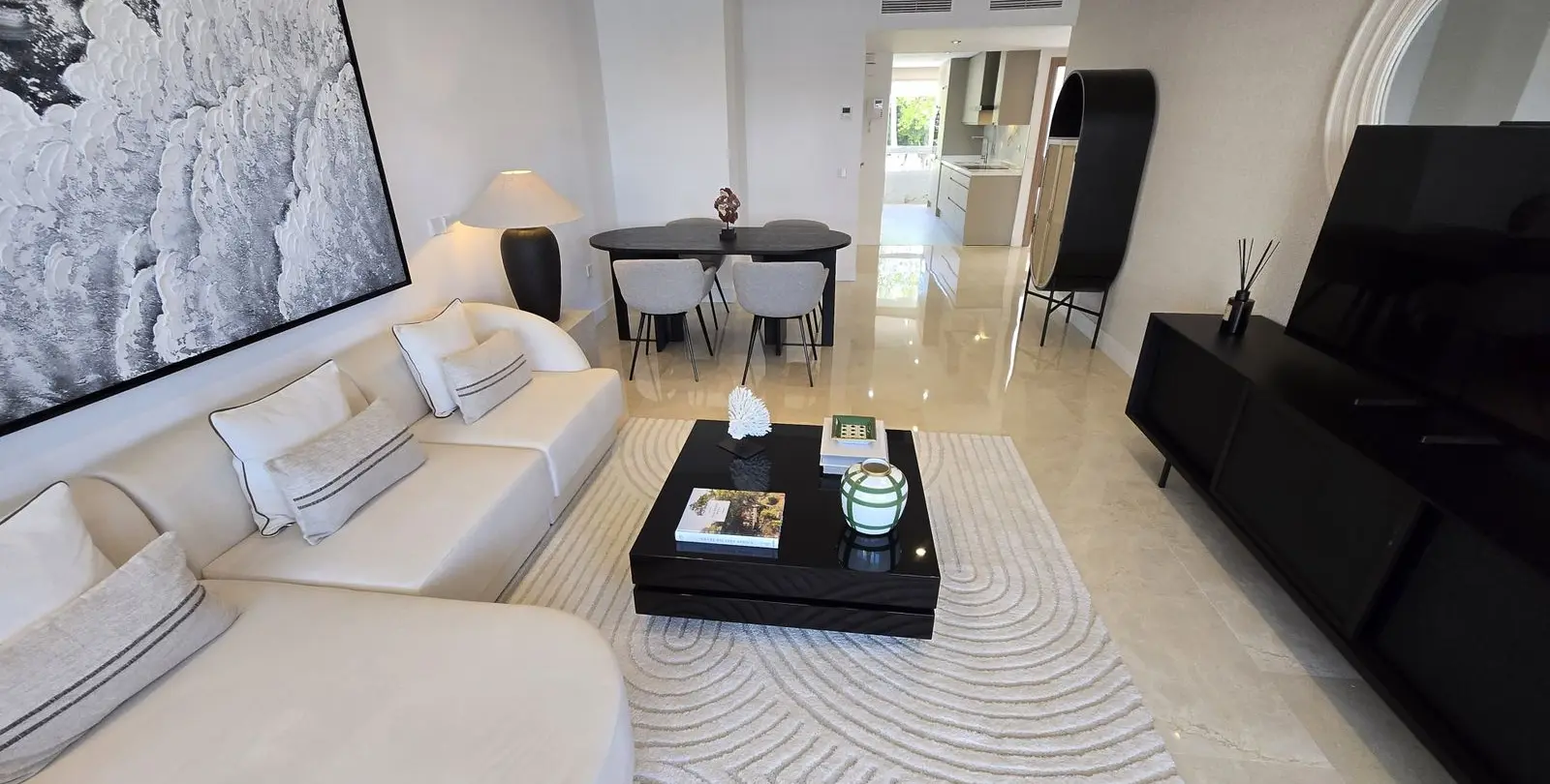 Продажа апартаментов на среднем этаже в The Golden Mile 4