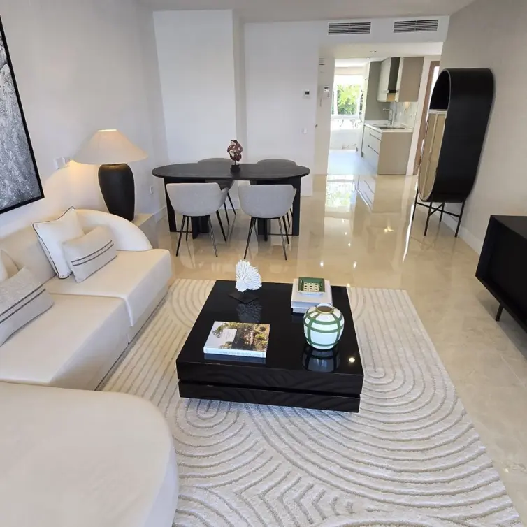 Sale of middle floor apartment in The Golden Mile