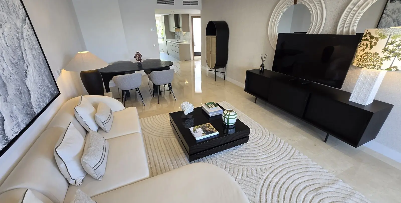 Продажа апартаментов на среднем этаже в The Golden Mile 5