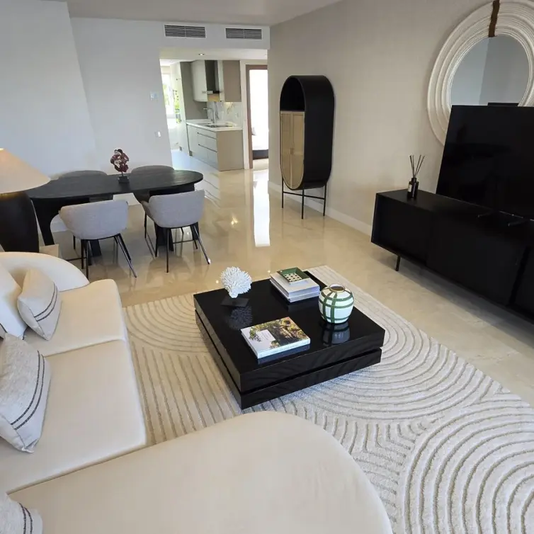Sale of middle floor apartment in The Golden Mile