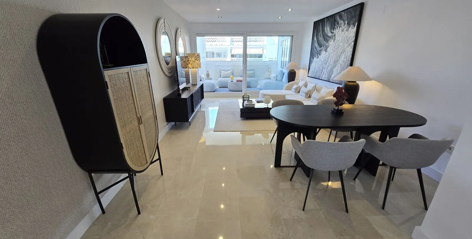 Продажа апартаментов на среднем этаже в The Golden Mile 7