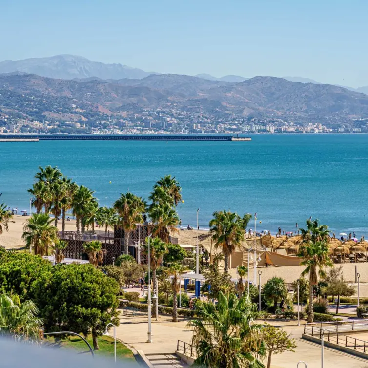 Venta de apartamento en planta media en Pacífico