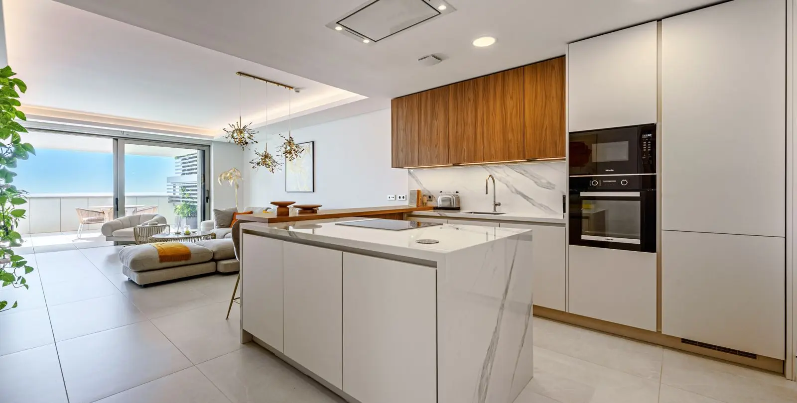 Sale of middle floor apartment in Pacífico 5