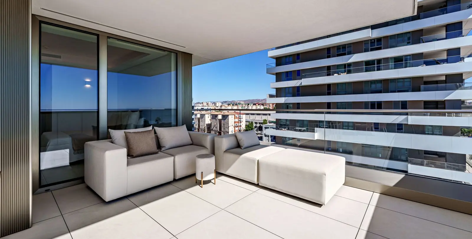 Sale of middle floor apartment in Pacífico 6