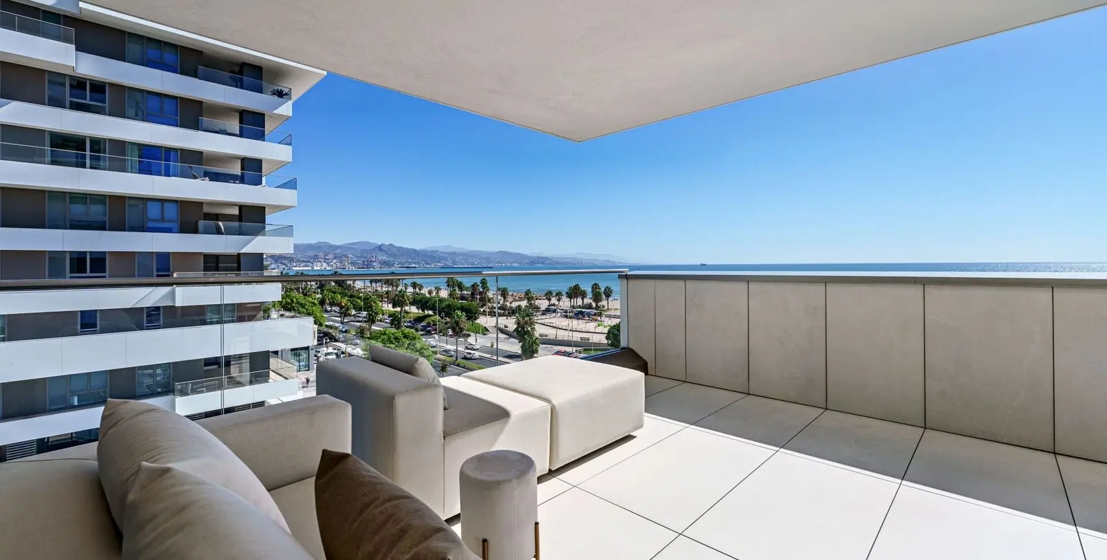 Sale of middle floor apartment in Pacífico 7