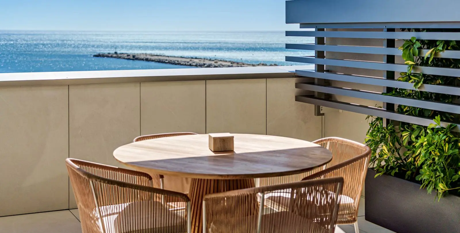 Sale of middle floor apartment in Pacífico 10