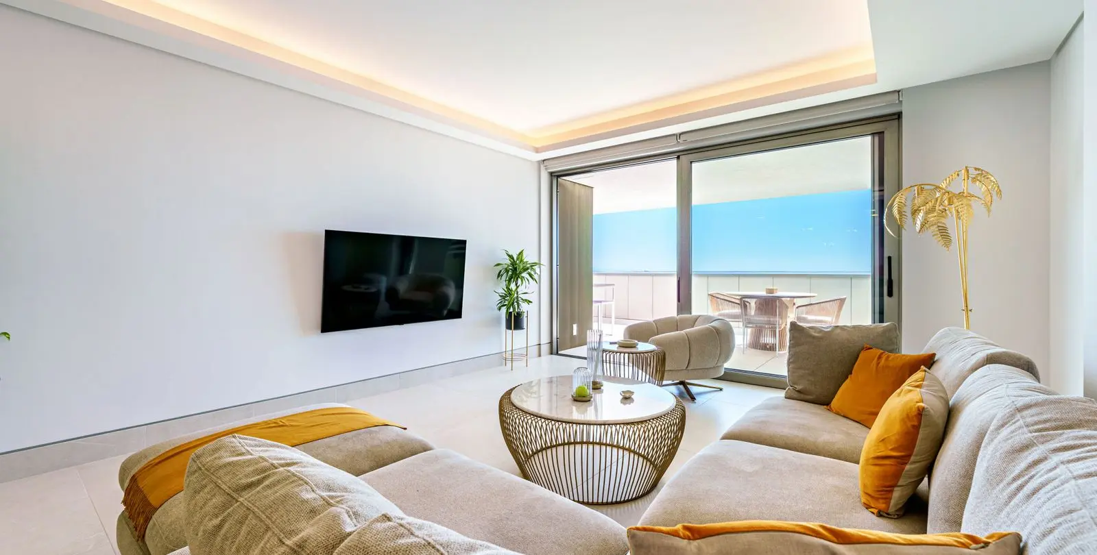 Sale of middle floor apartment in Pacífico 11