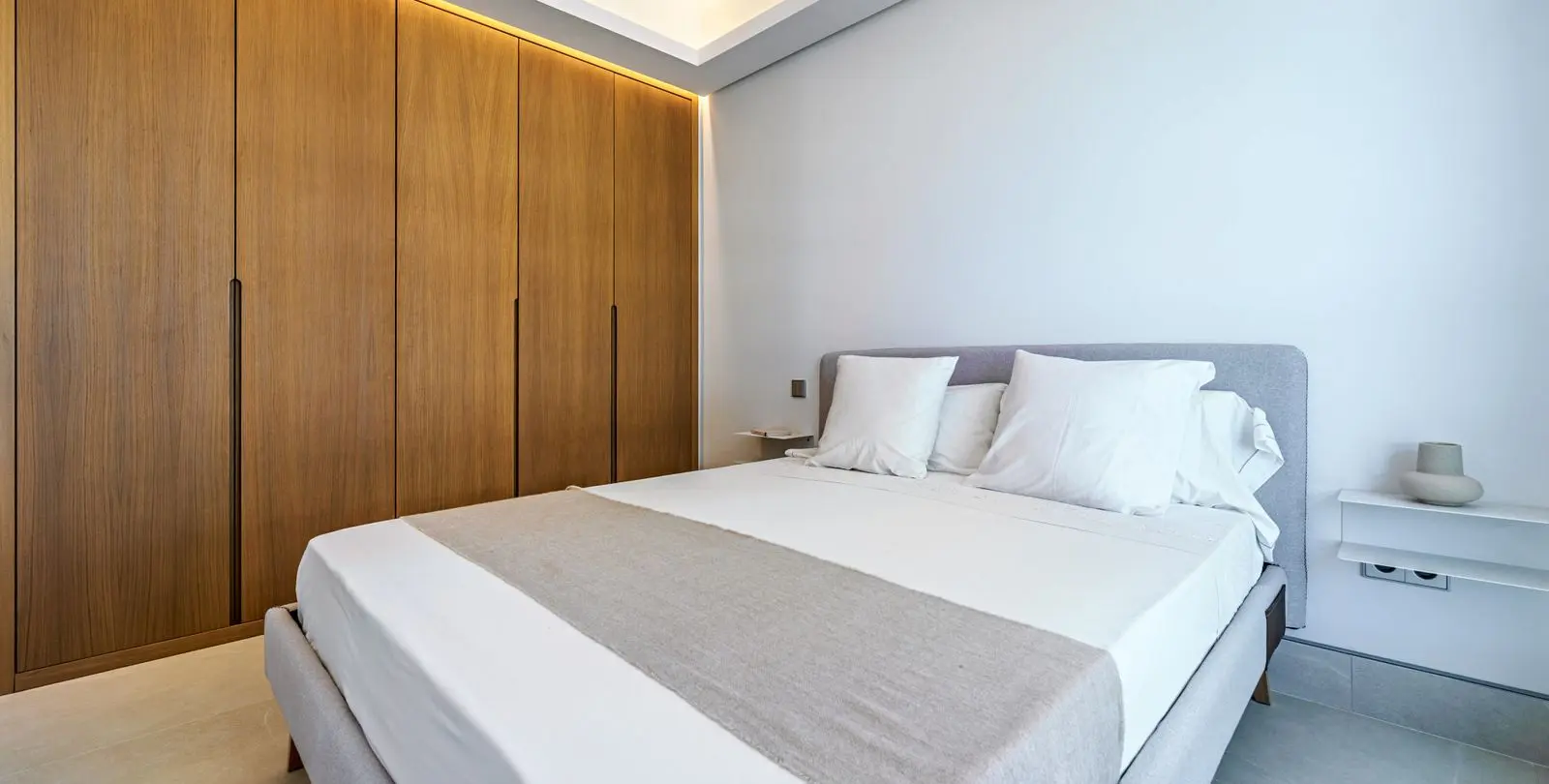 Sale of middle floor apartment in Pacífico 21