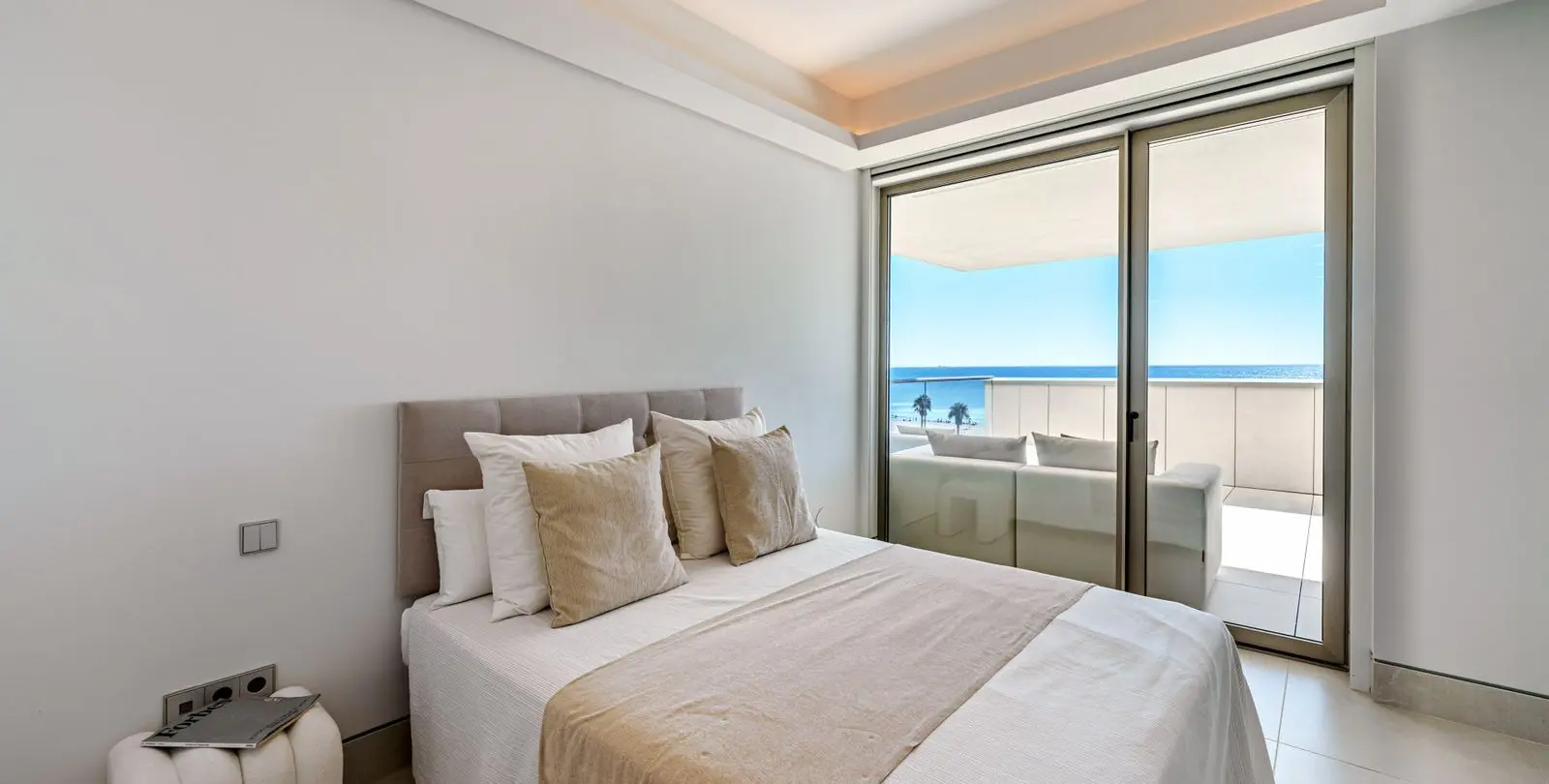 Sale of middle floor apartment in Pacífico 23